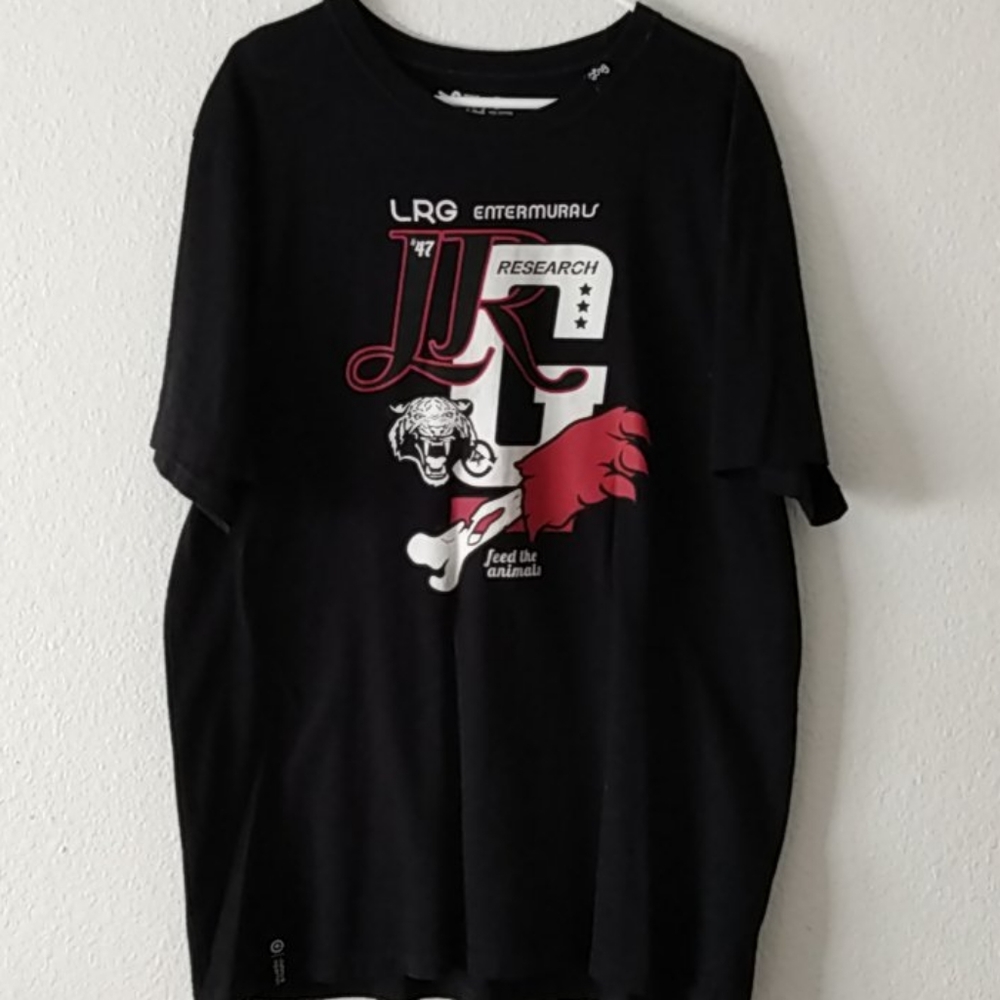 Black LRG t shirt
